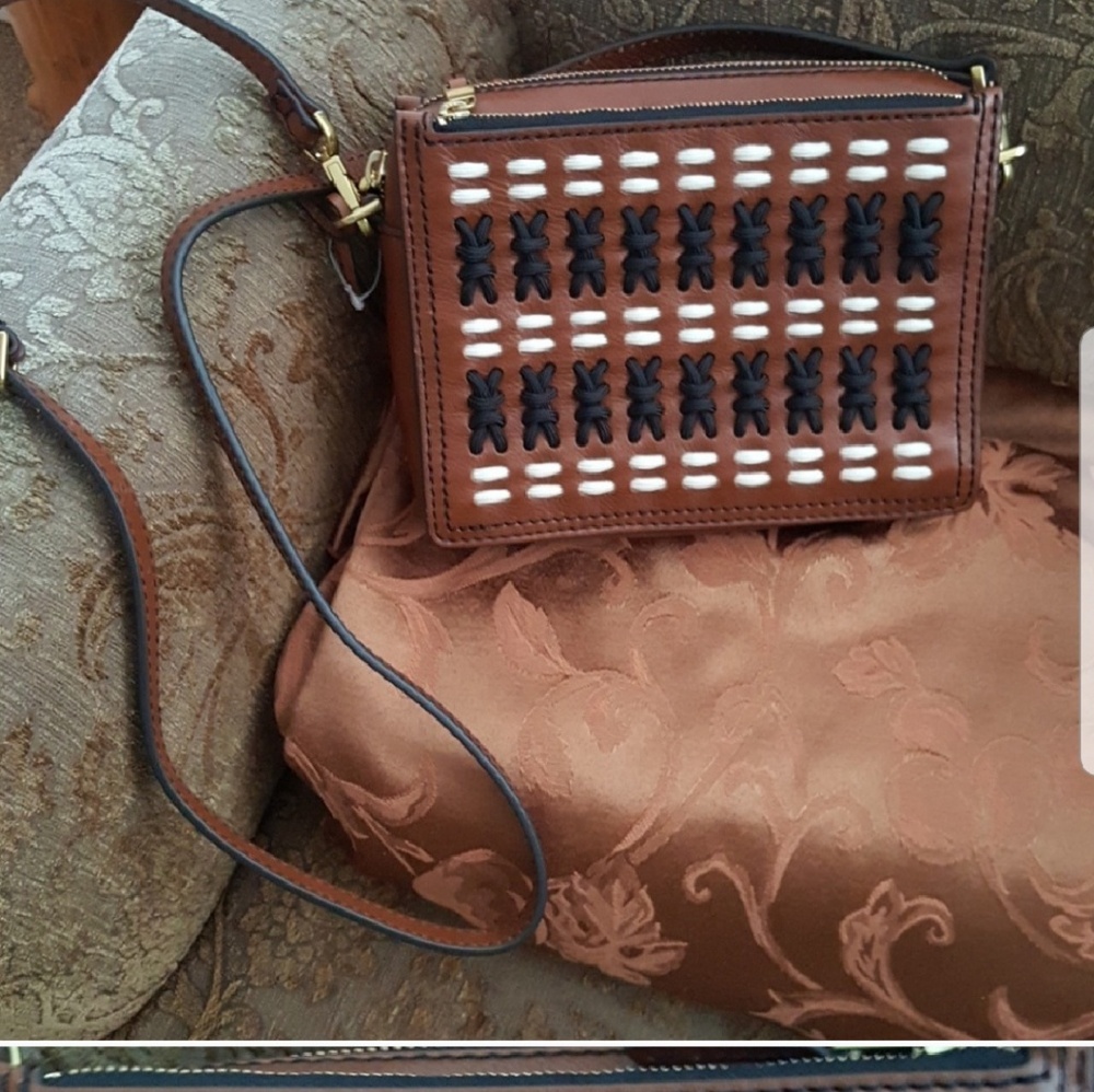 DISO! THIS FOSSIL CROSSBODY!